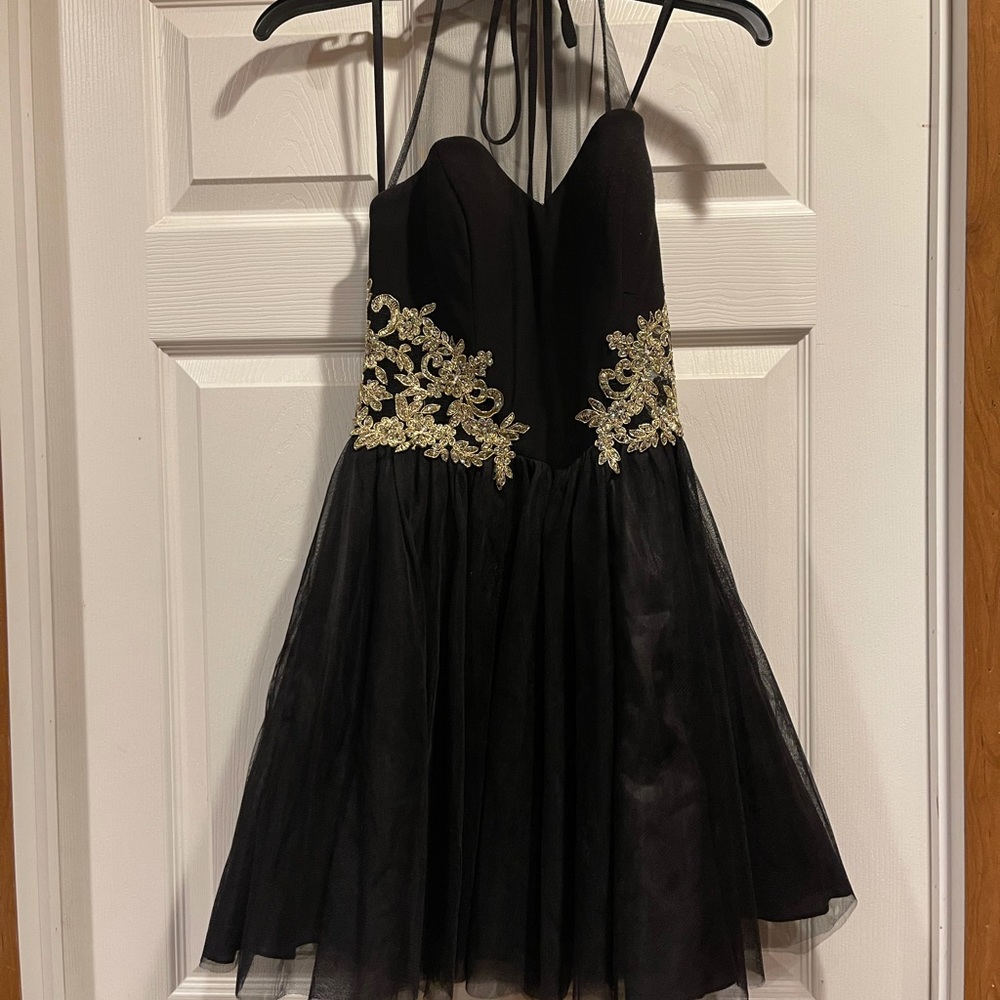 💚💚Black and Gold Semi Formal Dress